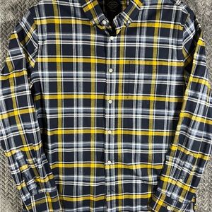 St. John’s Bay Men’s Long Sleeve Blue And Yellow Plaid Shirt Large